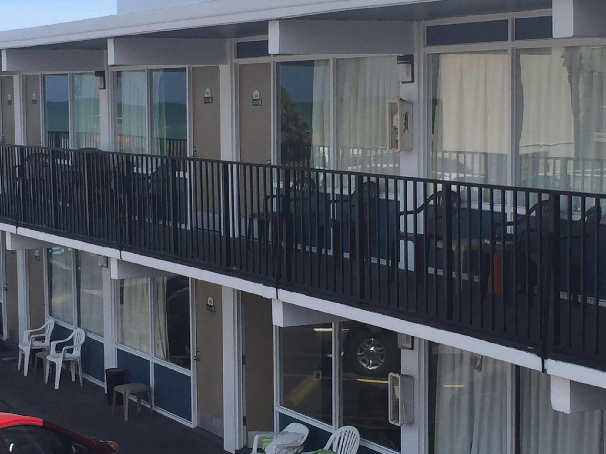 Sea Hawk Oceanfront Motel 미를 비치 외부 사진